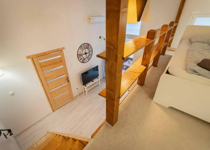 Cool Apartment In The Center With Patio, Szovetseg Street