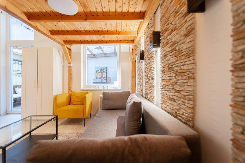 Apartman Cool In The Center With Patio, Szovetseg Street